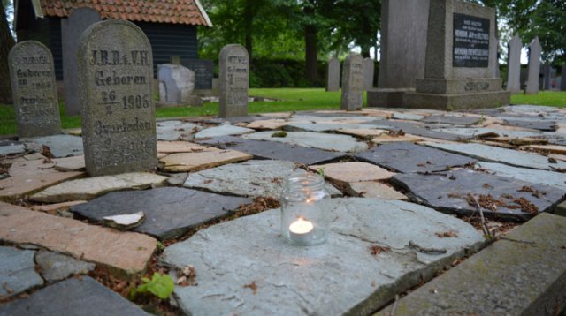 Efkes stille staon bie (vrijdag 10 juni 2022)
